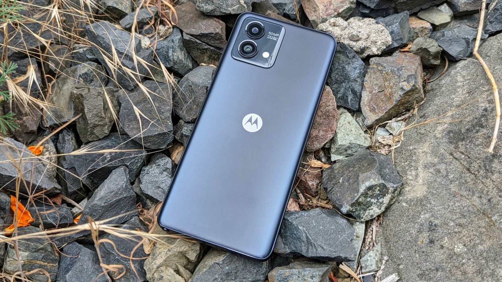 Moto G Stylus 5G (2023) on rocks