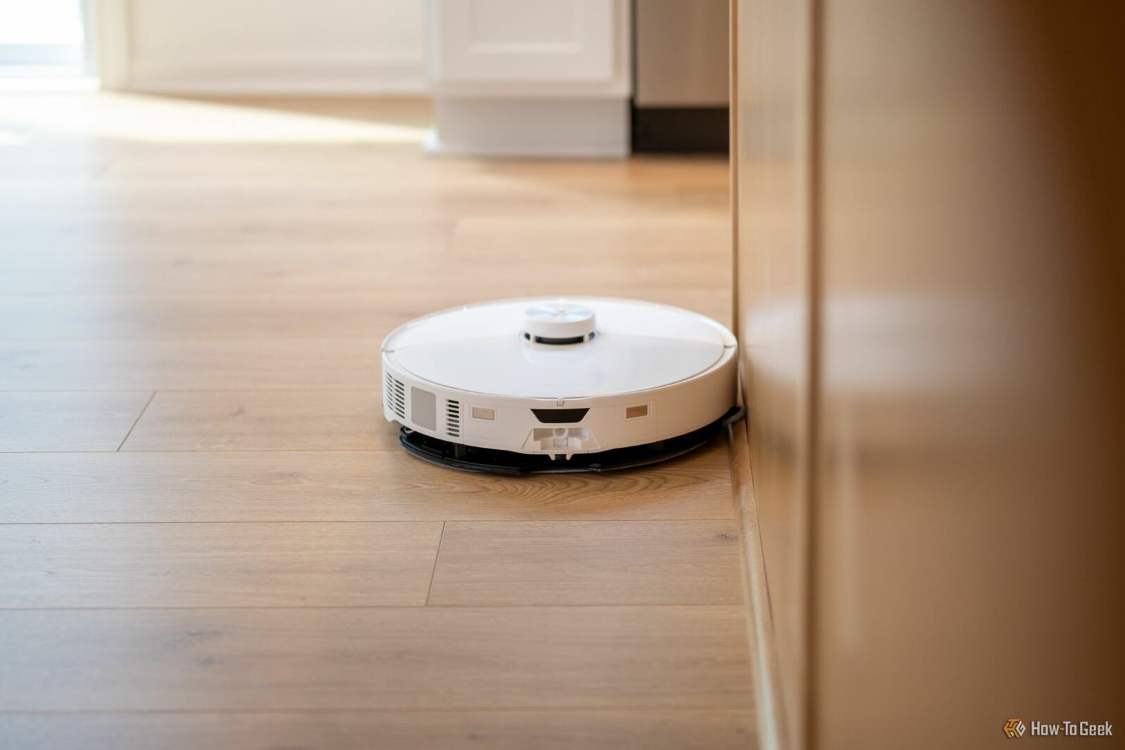 Roborock S8 MaxV Ultra mopping the floor